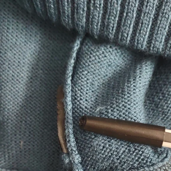 Obermeyer Men's Teal and Navy Zip-Up Sweater - Picture 17 of 17